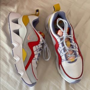 women’s nike ryz 365 colorful size 7.5
